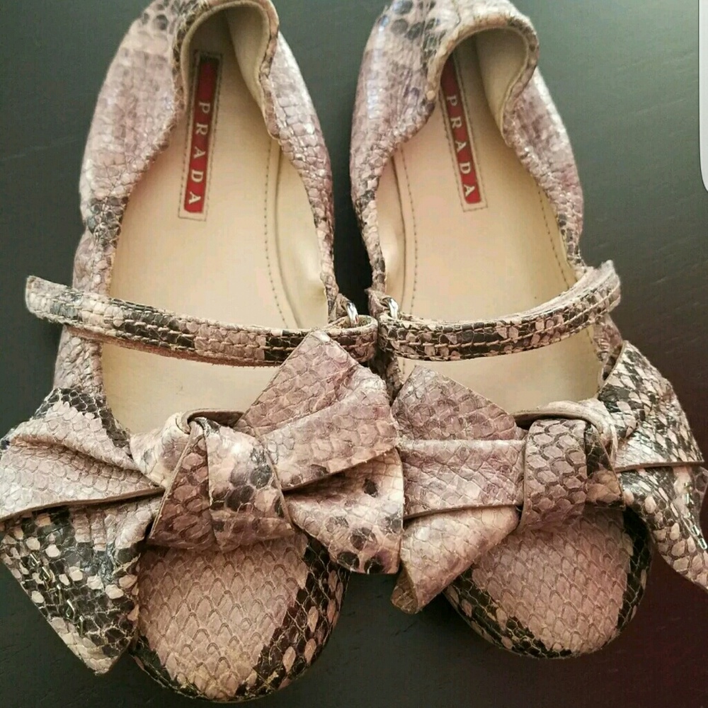 Girls Prada shoes Flats Pink Leather size 2